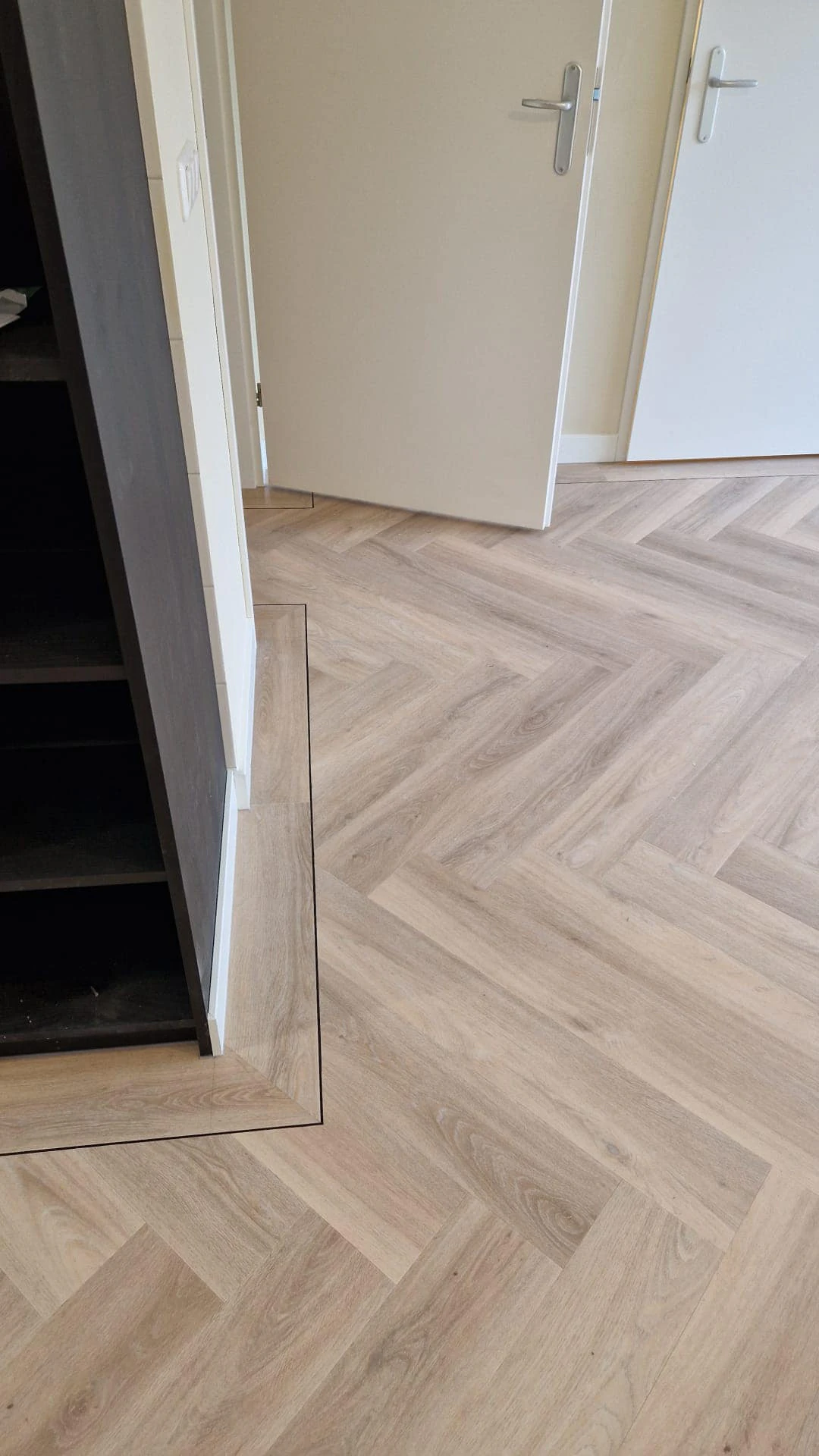 Weer een mooi project mogen realiseren met een extra smalle bies Wil u ook zo…