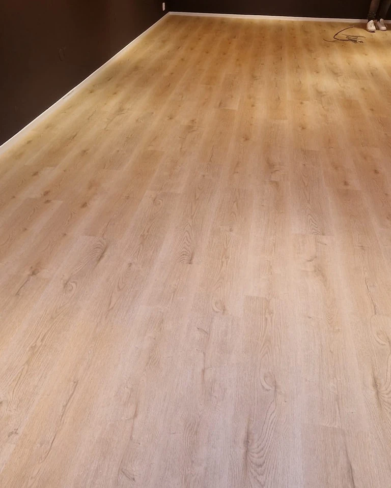 ‼️‼️In de winkelstraat van Apeldoorn hebben wij in deze winkel een pvcvloer m…