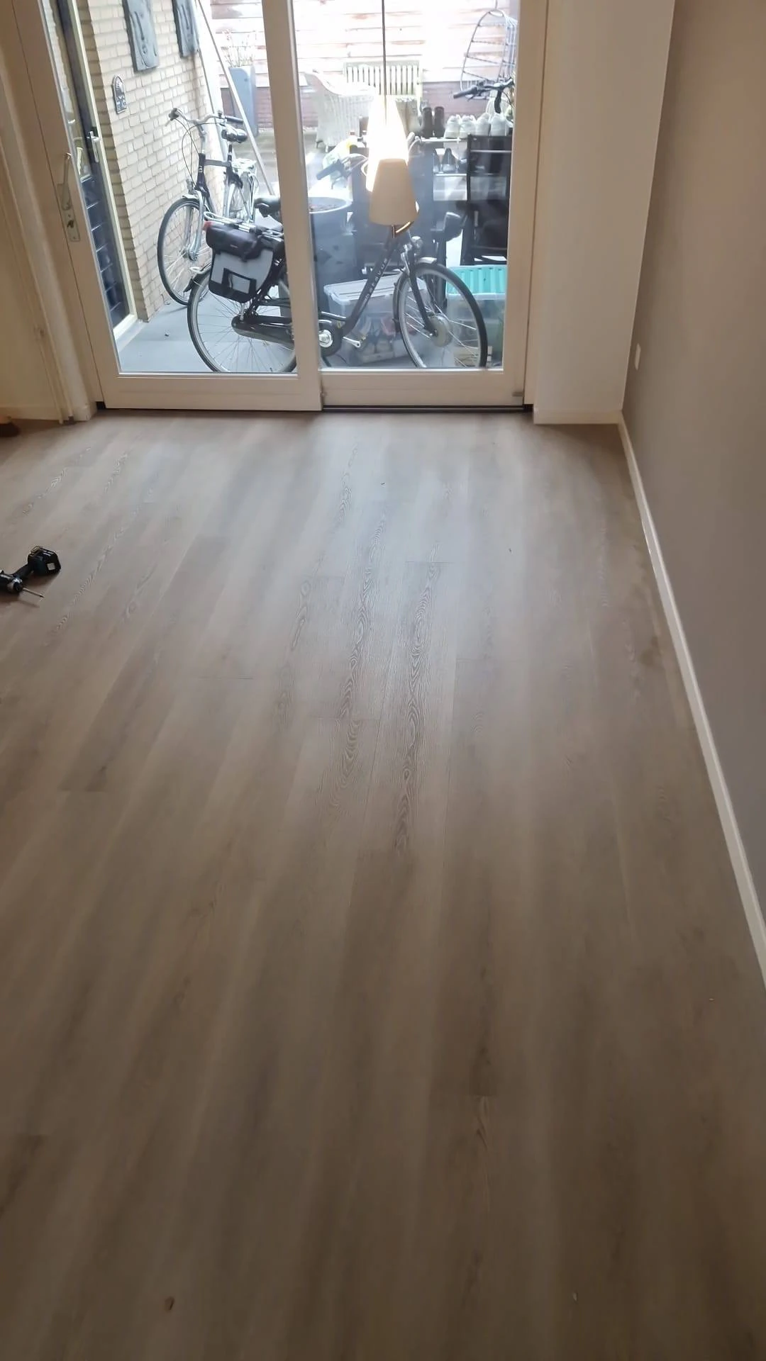 Project in Wehl In deze woning hebben wij de oude tegelvloer vakkundig geëgal…
