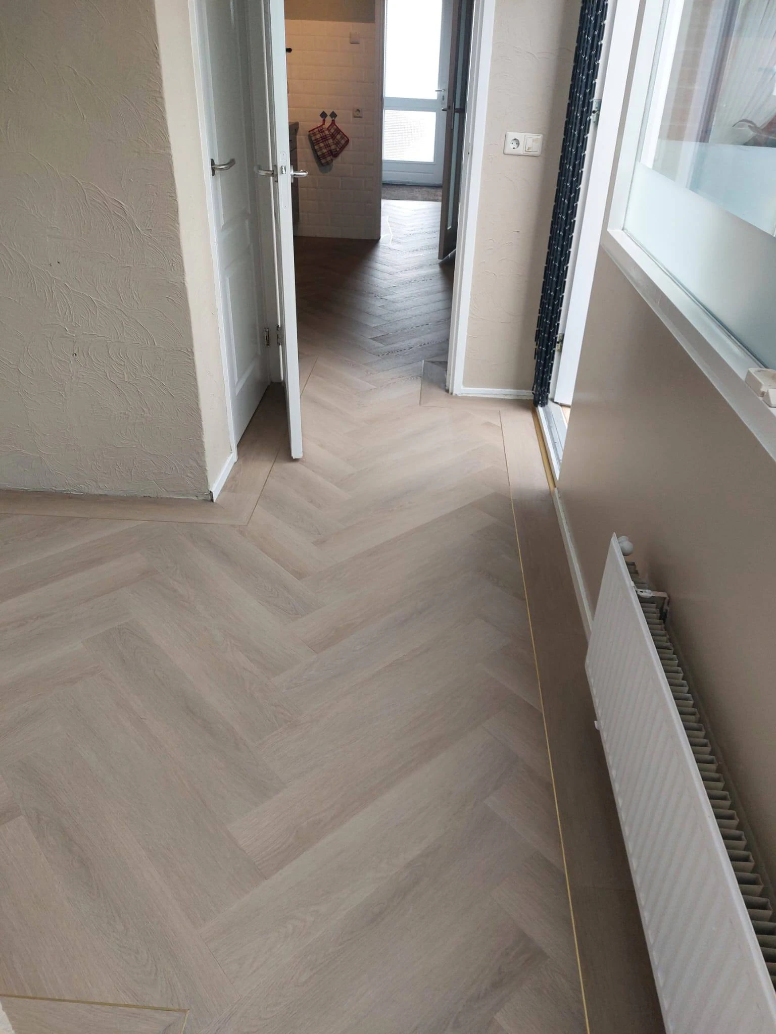 Project Doetinchem Bij deze gastvrije mensen hebben we de hal, keuken en bijk…