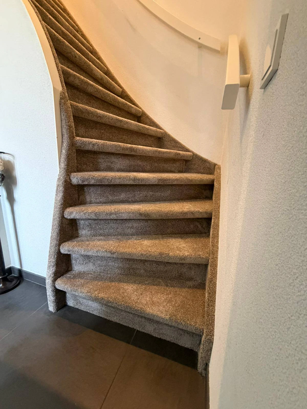 Project in Wehl In deze woning hebben wij twee trappen volledig mogen beklede…